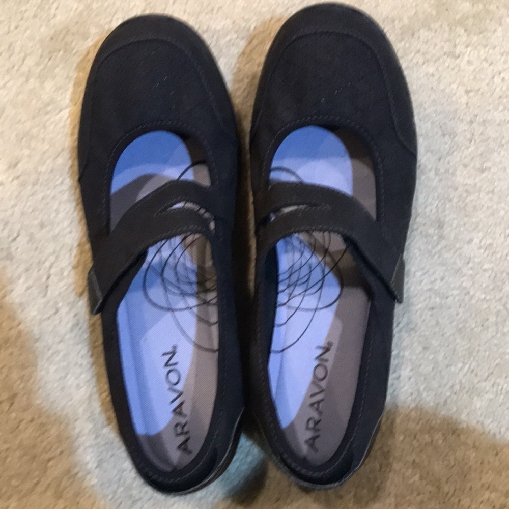 Aravon Mary-Jane Black Cross Strap Velcro Closure Flat Shoe-Size 11